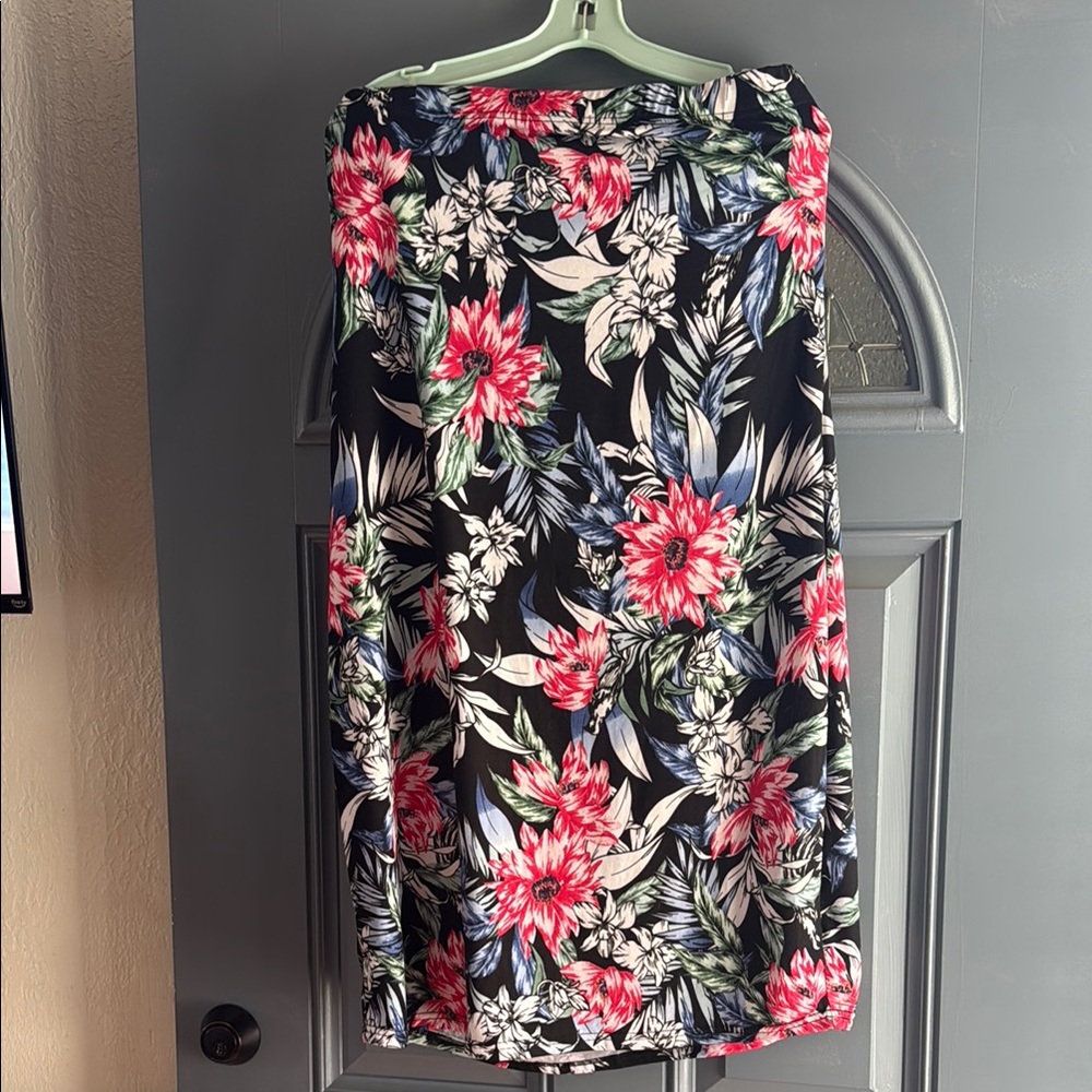 Rouge Helium Floral Stretch strapless dress in Black and Pink